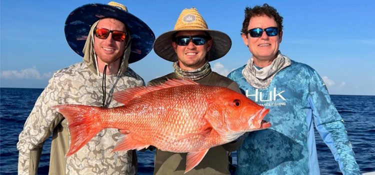 Les recherches se poursuivent pour retrouver les pêcheurs de Floride portés disparus après que leur bateau ait été retrouvé à la dérive dans le Golfe Les recherches se poursuivent pour retrouver les pêcheurs de Floride portés disparus après que leur bateau ait été retrouvé à la dérive dans le Golfe