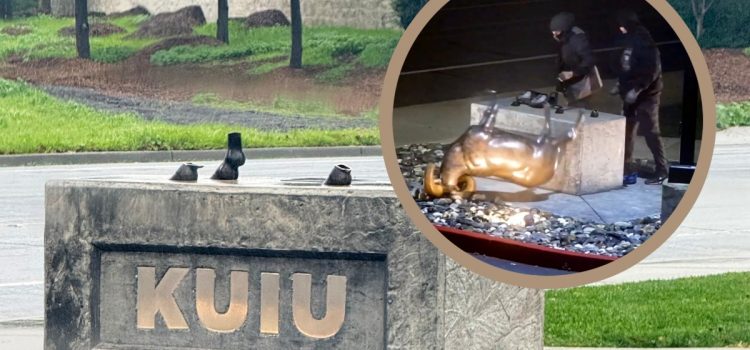 Regarder : Des voleurs volent une statue de mouton en bronze au siège de Kuiu, mais ne peuvent pas la mettre dans la voiture de fuite
