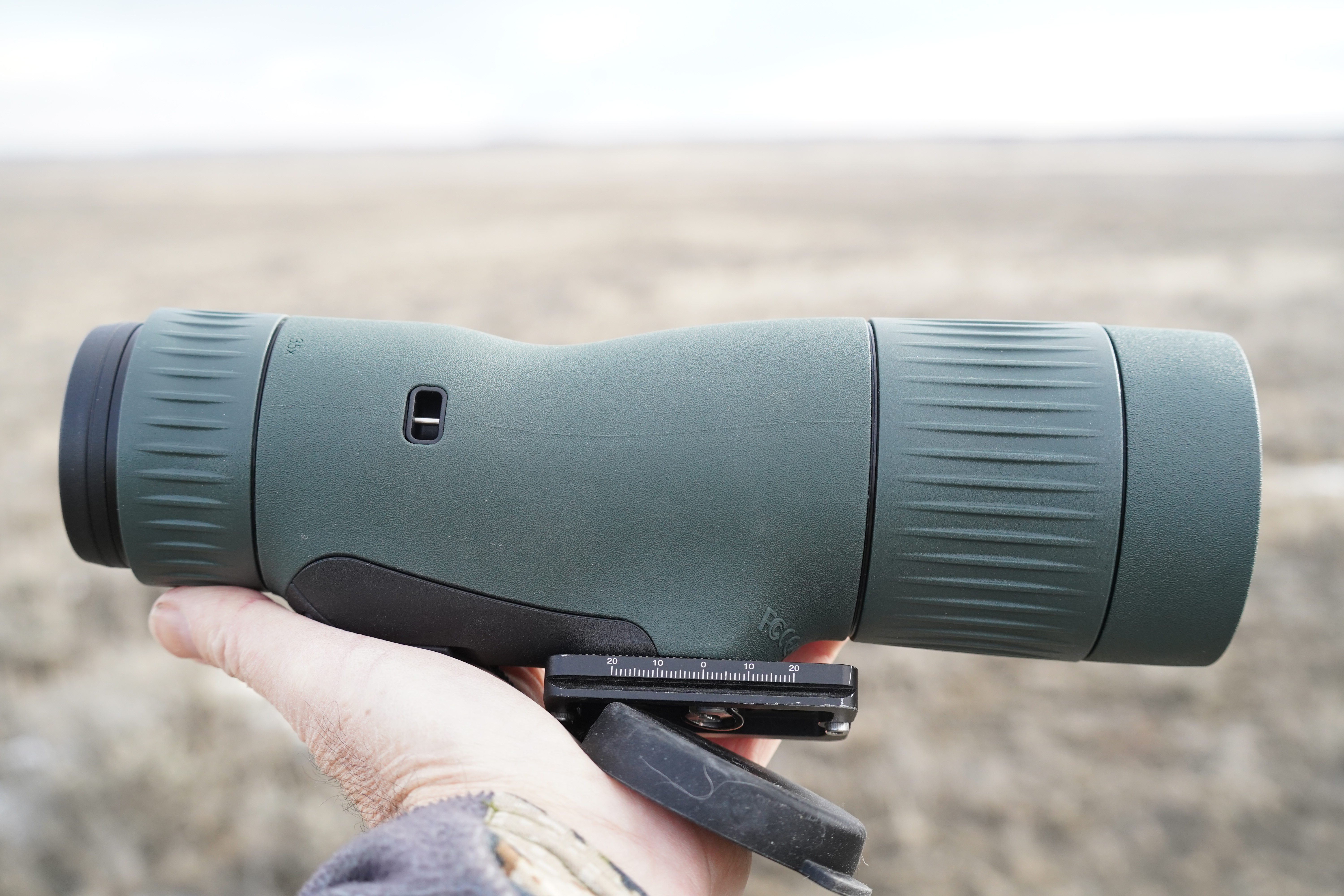 [Titre du site] Pratique avec le nouveau spotter stabilisé de Swarovski