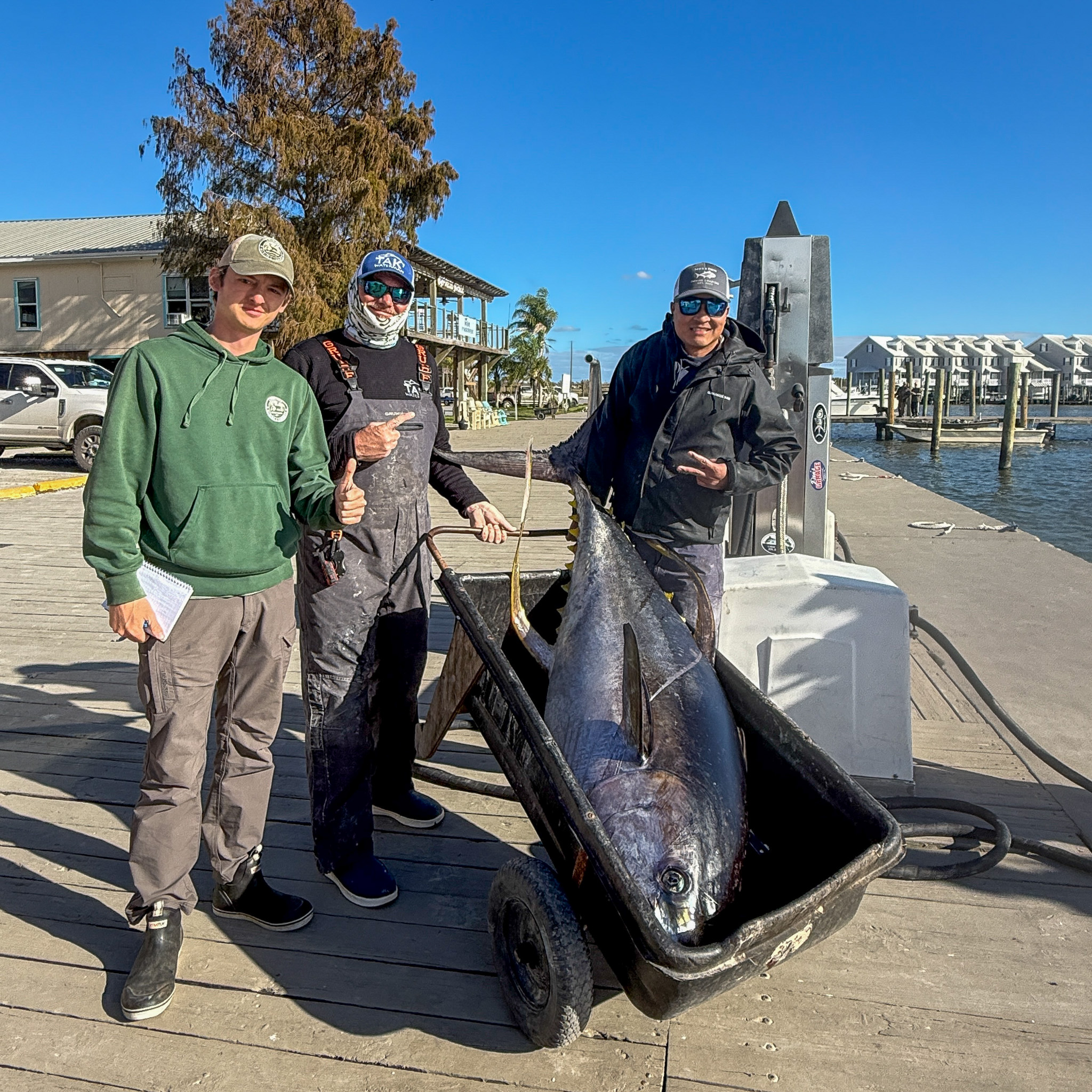 [Titre du site] «Ces gars-là savent comment combattre les poissons.» Un homme de Floride débarque le thon à nageoires jaunes, un record en attente en Louisiane