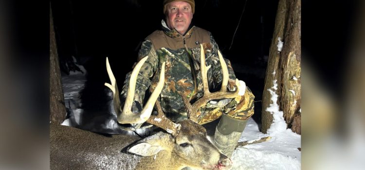 Pennsylvania Hunter étiquette un mâle géant avec son silex. Cela devrait devenir un nouveau record d'État
