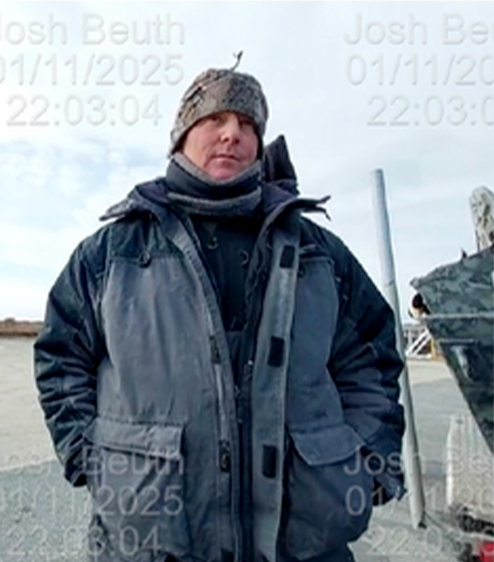 [Titre du site] «Rassemblement de manuels, tirez, tuez». Les gardes-chasse capturent un guide de sauvagine rassemblant des canards de mer en vidéo