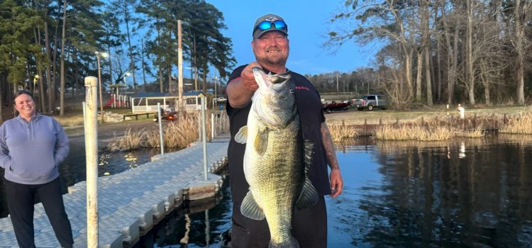 Mon fils m’a convaincu d’aller à la pêche et j’ai attrapé le plus gros bar de ma vie Mon fils m'a convaincu d'aller à la pêche et j'ai attrapé le plus gros bar de ma vie