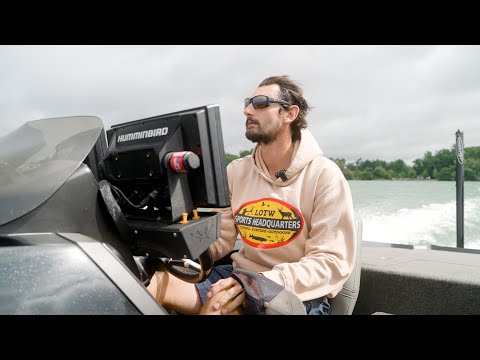 [Titre du site] L'histoire du casque de gardien recouvert de basses de l'olympien Connor Hellebuyck