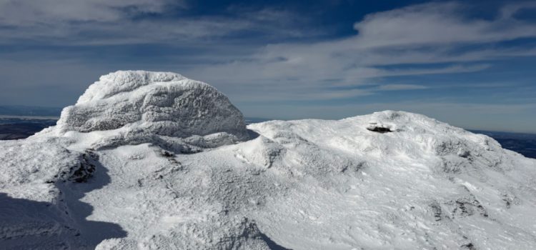 Randonnée à dos de chameaux sur la montagne Hump en février SectionHiker.com