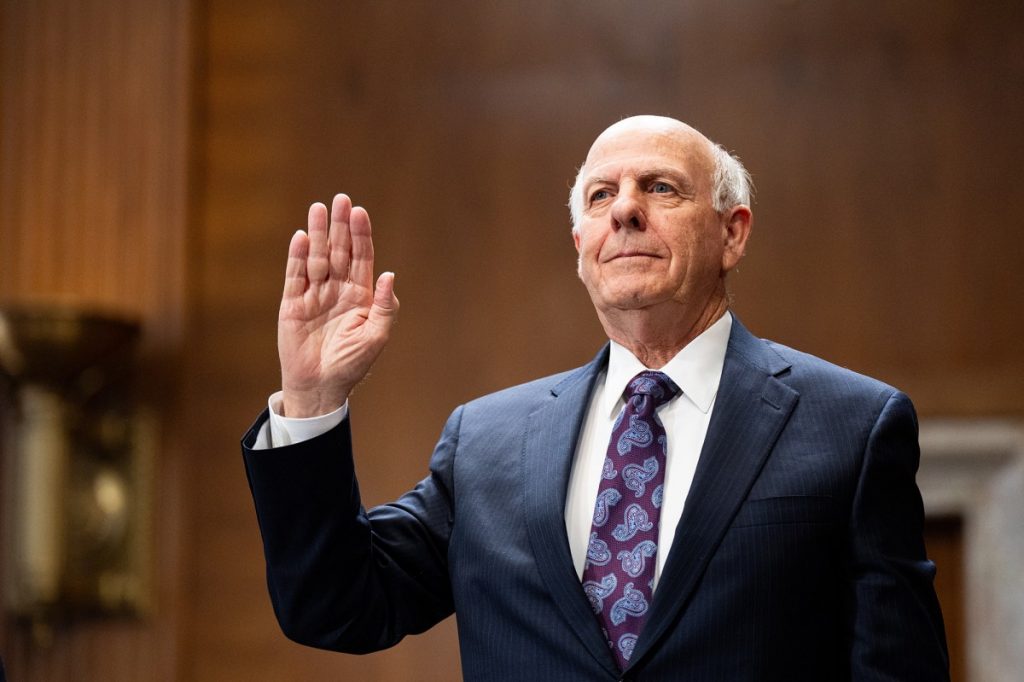 Le candidat controversé du BLM, Steve Pearce, se présente au Sénat pour un vote complet et déclare qu'il n'est « pas si sûr » de conserver les terres publiques