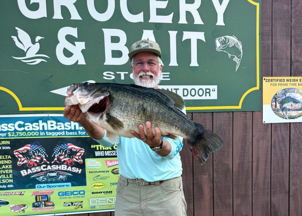 "Un vrai rodéo." Un pêcheur décroche une basse de 14 livres après un combat sauvage