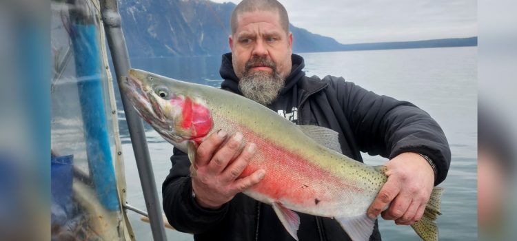 Le lac le plus profond de l’Idaho expulse une autre truite record d’État Le lac le plus profond de l'Idaho expulse une autre truite record d'État