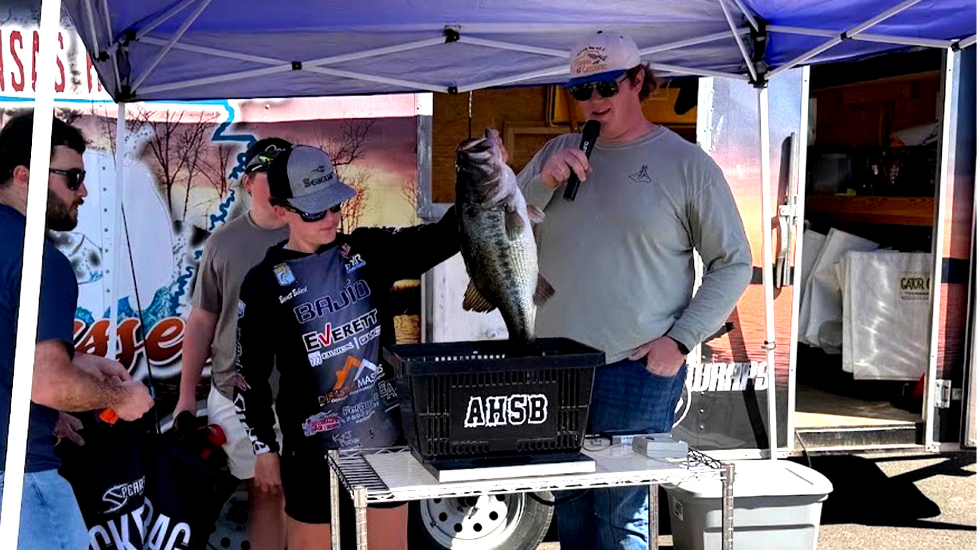 [Titre du site] «Je pensais que tout était fini.» Un adolescent remporte un tournoi de basse avec une grande bouche de 10 livres qu'il a accrochée deux fois