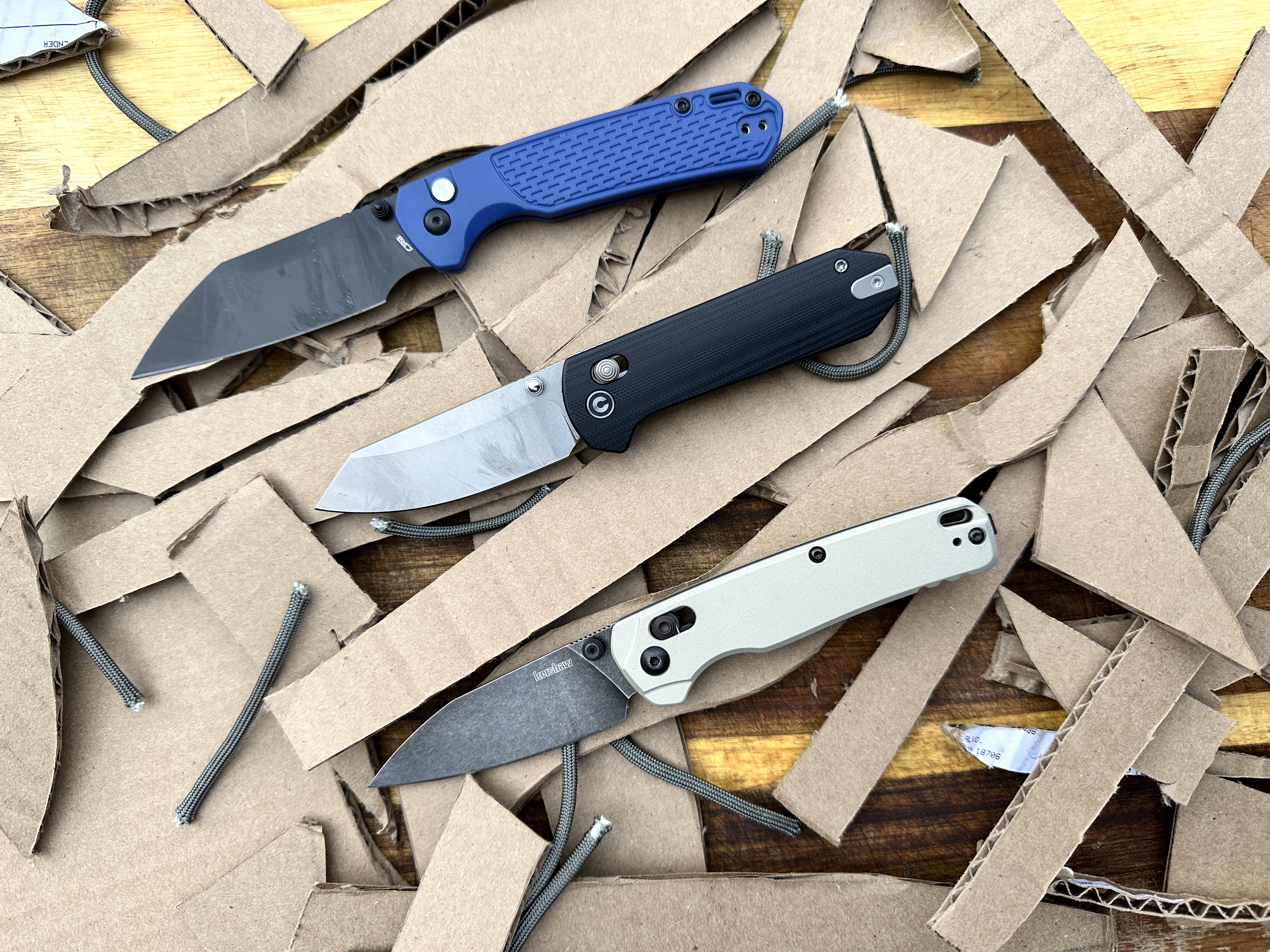 [Titre du site] Test de coupe de l'un des couteaux EDC au meilleur rapport qualité-prix