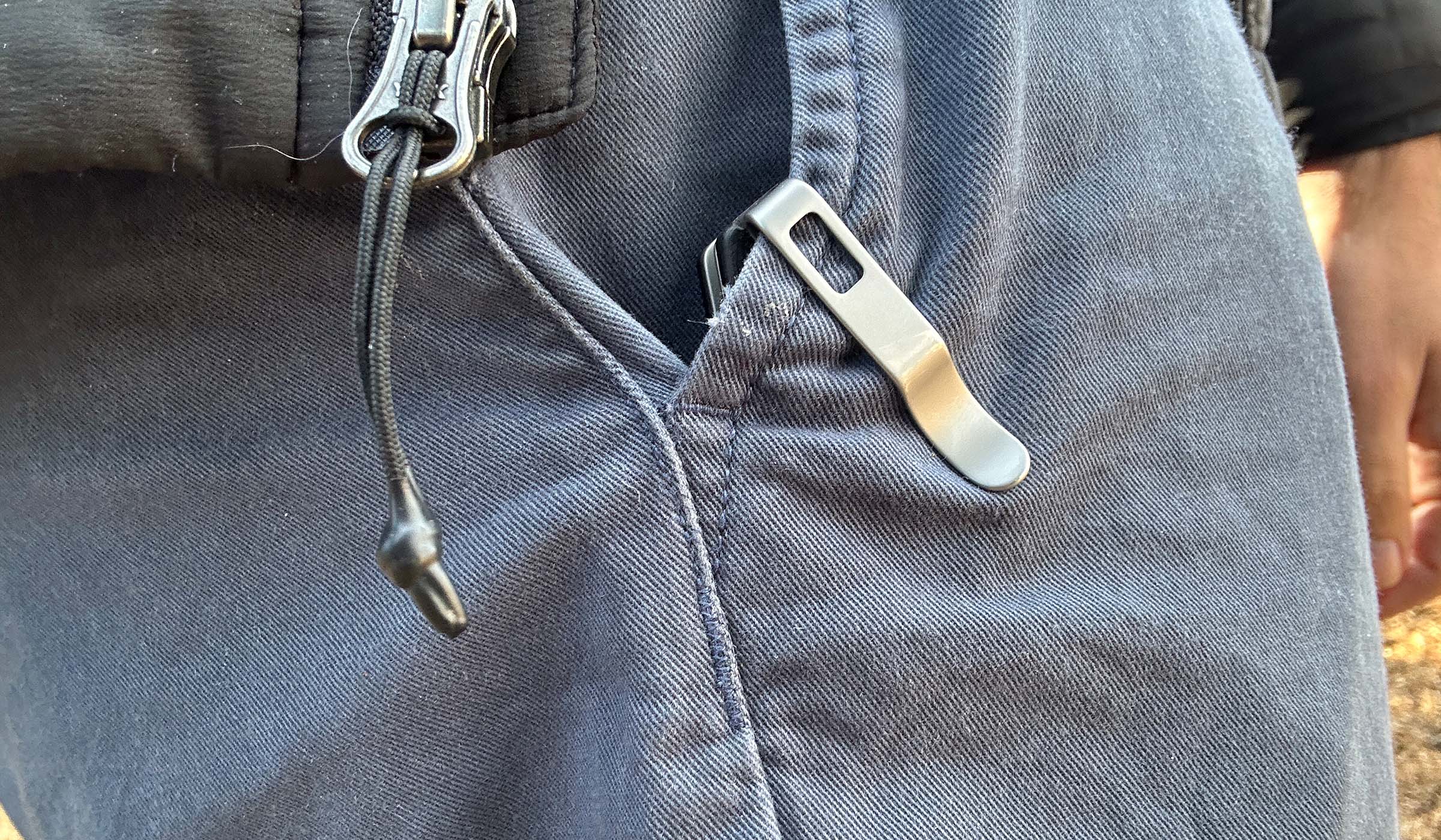 [Titre du site] Test de coupe de l'un des couteaux EDC au meilleur rapport qualité-prix