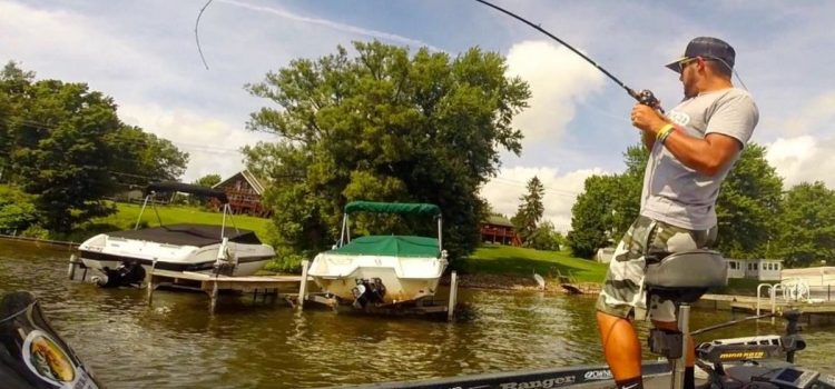 Comment pêcher un quai pour le bar géant et le panfish
