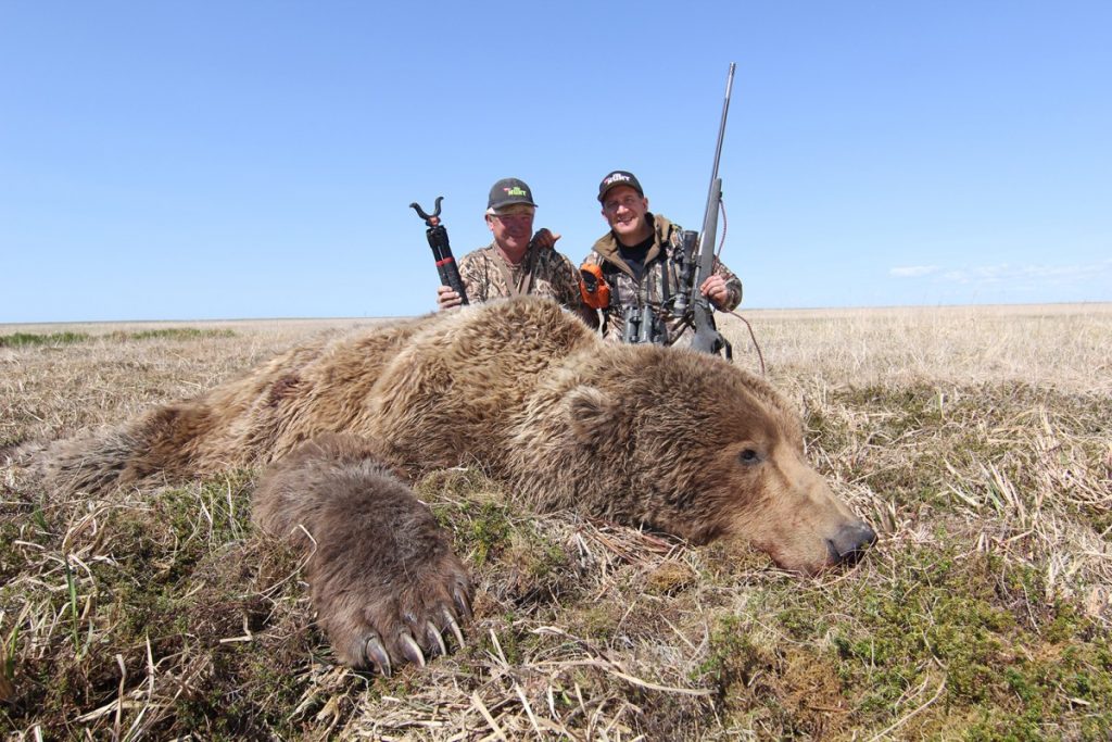 Traquer cet énorme ours brun côtier a été la plus grande expérience de ma carrière de chasseur