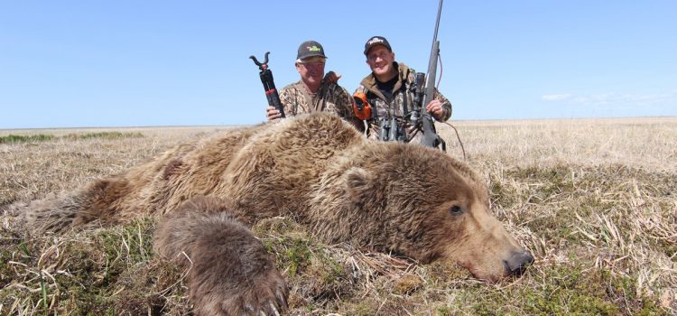 Traquer cet énorme ours brun côtier a été la plus grande expérience de ma carrière de chasseur
