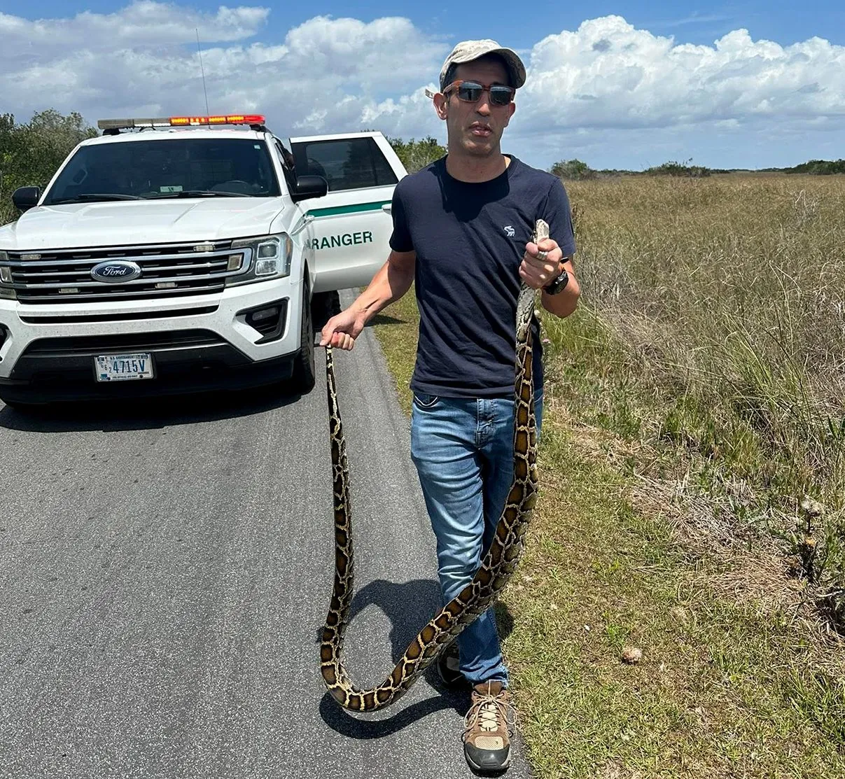 [Titre du site] La Floride veut désespérément éradiquer ses pythons. Alors pourquoi cet homme a-t-il été condamné à une amende pour en avoir retiré un ?