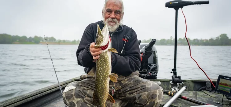 Secrets pour attraper, nettoyer et frire le grand brochet — d’après une légende de la pêche Secrets pour attraper, nettoyer et frire le grand brochet — d'après une légende de la pêche