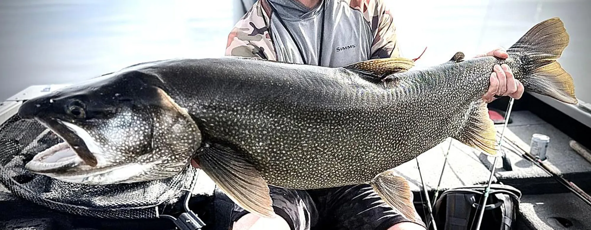 [Titre du site] Un pêcheur de l'Idaho récupère sa place dans le livre des records avec un autre touladi monstre capturé dans le même lac