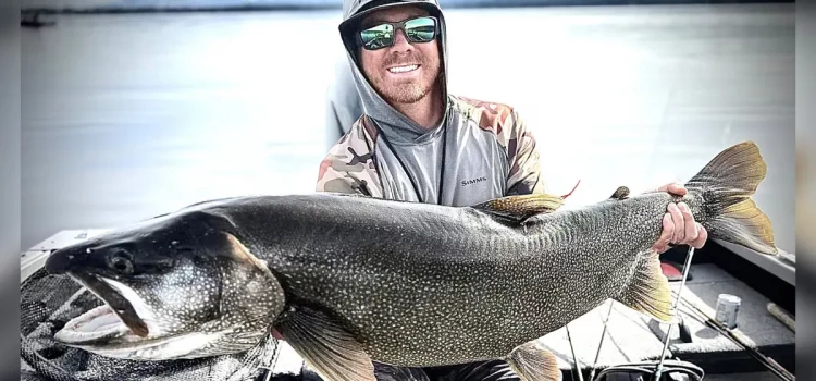 Un pêcheur de l’Idaho récupère sa place dans le livre des records avec un autre touladi monstre capturé dans le même lac Un pêcheur de l'Idaho récupère sa place dans le livre des records avec un autre touladi monstre capturé dans le même lac