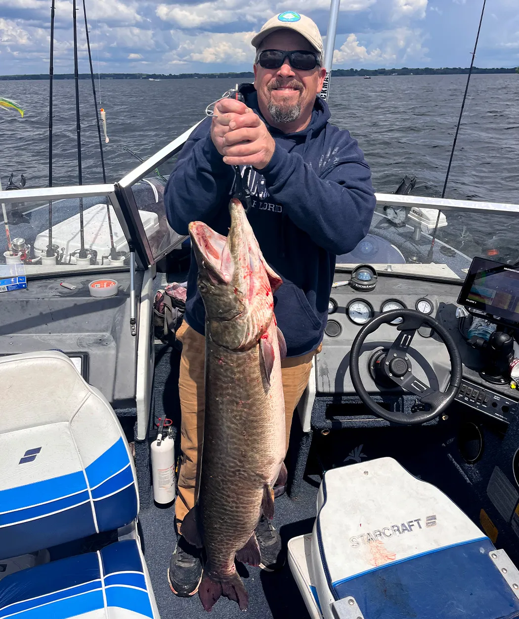 [Titre du site] "Notre réseau n'est pas assez grand pour ça." Le Muskie géant du père et du fils est un record non officiel du Vermont
