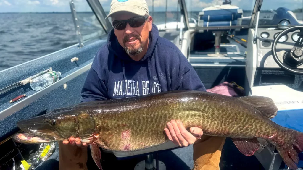 "Notre réseau n'est pas assez grand pour ça." Le Muskie géant du père et du fils est un record non officiel du Vermont