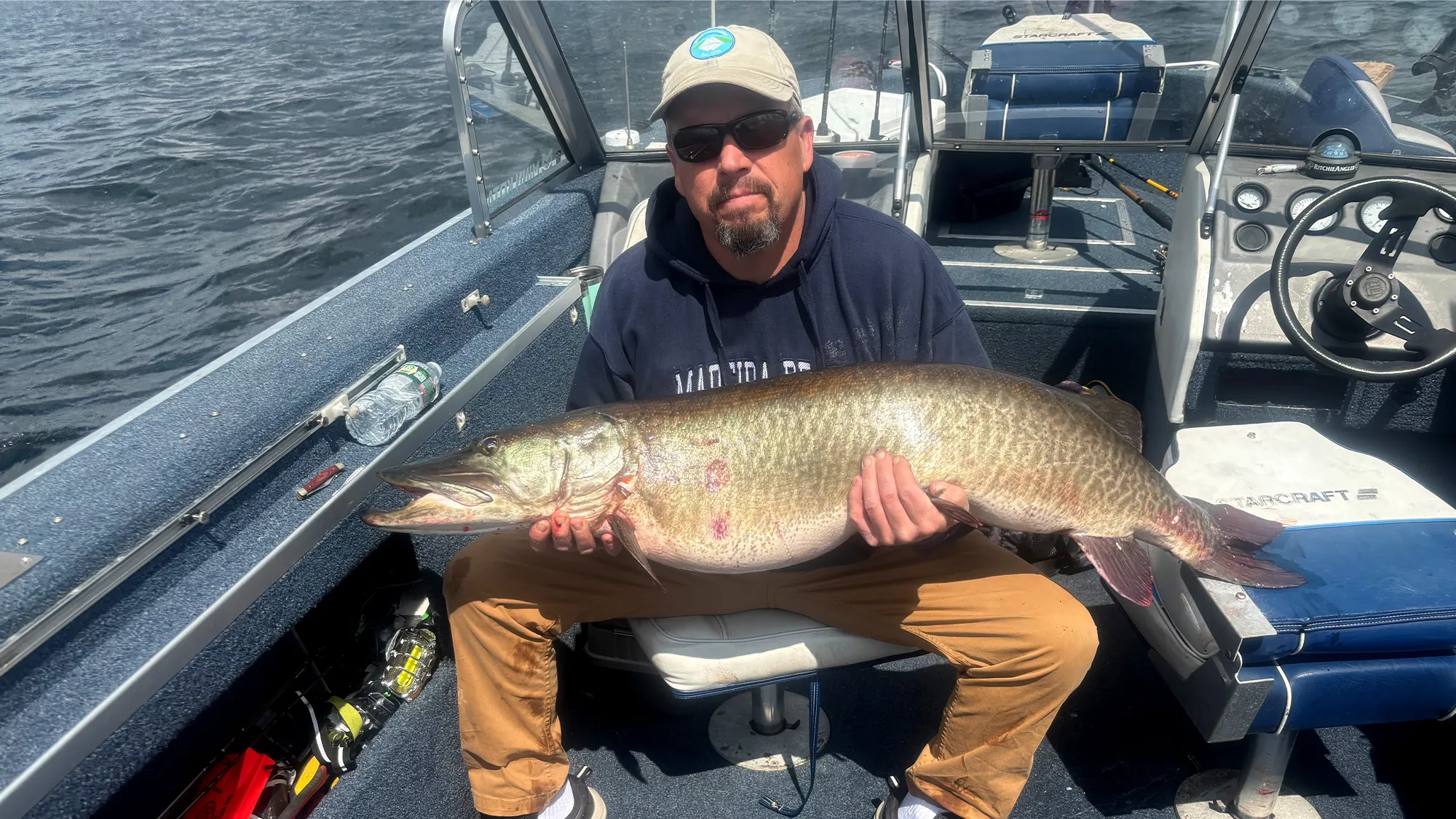 [Titre du site] "Notre réseau n'est pas assez grand pour ça." Le Muskie géant du père et du fils est un record non officiel du Vermont