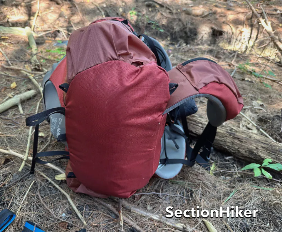 La base du sac et les poches inférieures de la ceinture sont renforcées avec un tissu plus épais. Je n'avais jamais vu ça auparavant.