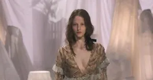 Le défilé Valentino printemps-été 2025 a été un début triomphal pour Alessandro Michele
