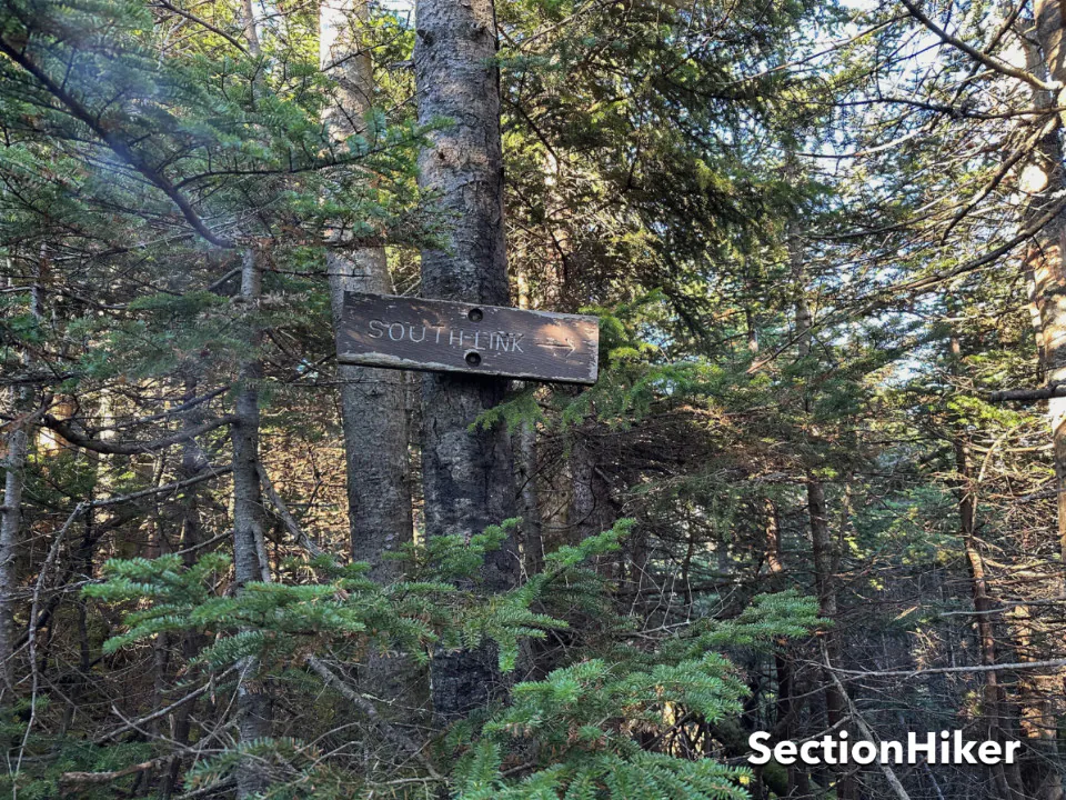 Le panneau South Link Trail est facile à manquer lors d’une randonnée vers le sud.