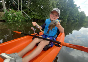 Comment initier vos enfants à la pêche en kayak