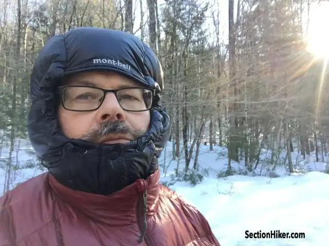 Le col allongé empêche toute fuite lorsqu'il est utilisé avec une veste sans capuche. 