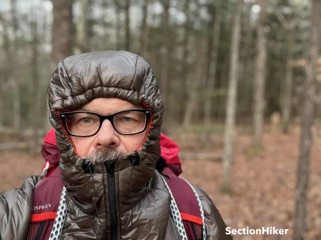 La cagoule est compatible avec les humains avec des bascules externes pour réduire l'ouverture du visage.