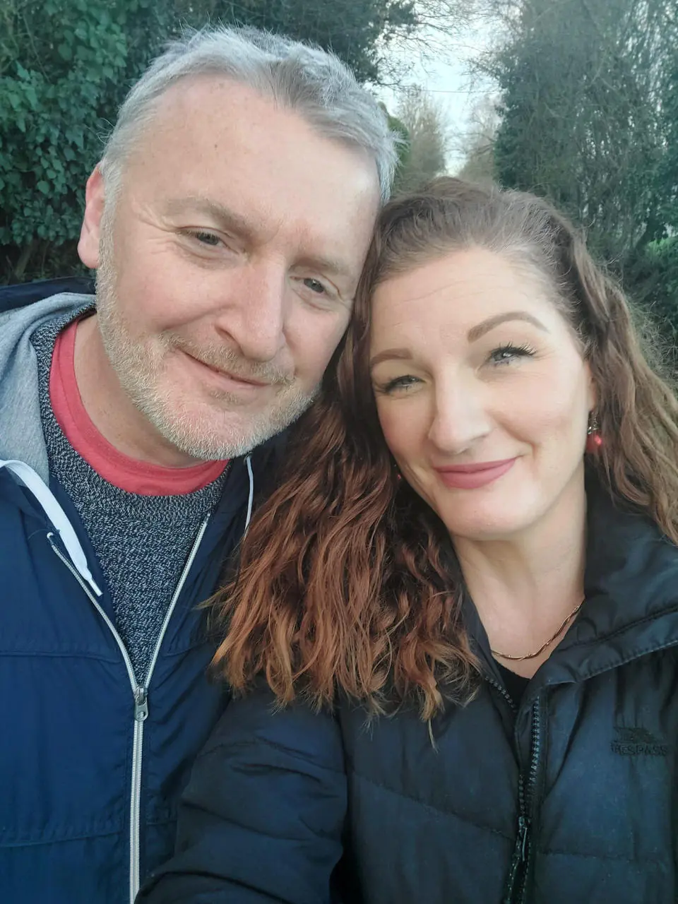 Liz et David Murphy ont acheté le hameau rural historique de Lac De Maison, en Poitou-Charentes, dans le sud-ouest de la France, en janvier 2021. Voir l'histoire SWNS SWLNfrance. Une famille vivant