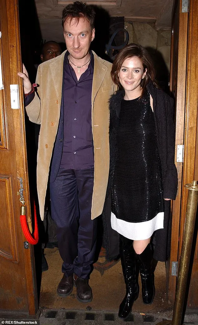 Romance précédente : David a commencé une relation avec Anna Friel en 2001 (toutes deux photographiées en 2001), avec qui il partage sa fille Gracie - le couple s'est finalement séparé en 2010.