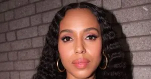 Les cheveux blonds de Kerry Washington rendent ses tresses XL si automnales