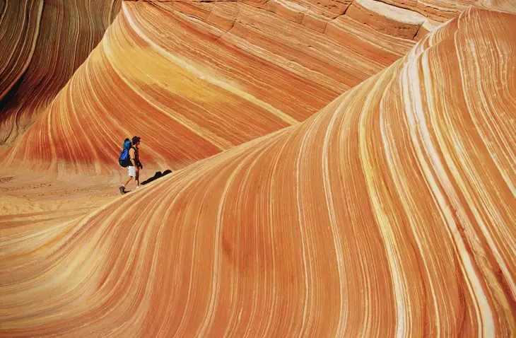 Homme randonnée à Vermilion Cliffs