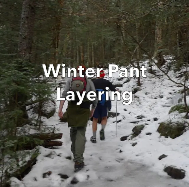 Randonneurs d'hiver portant des pantalons courts