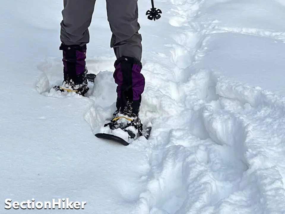 Vous voulez une raquette avec beaucoup de surface lors de la rupture du sentier en neige profonde, sèche et poudreuse.