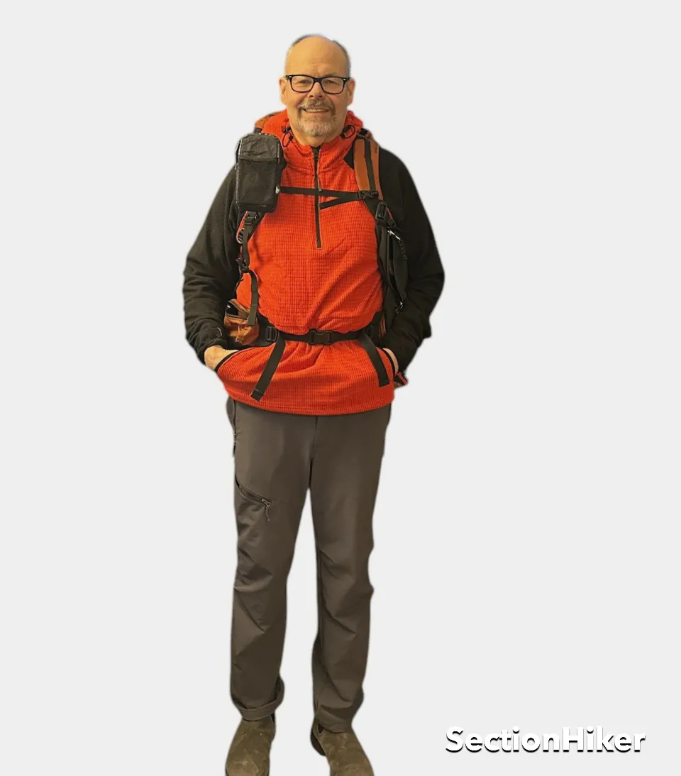 Je peux mettre les mains dans la poche du kangourou tout en portant un sac à dos