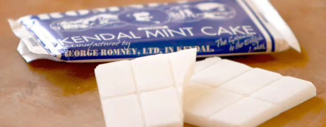 Ce n'est pas du gâteau mais plutôt une barre blanche feuilletée qui se casse facilement: