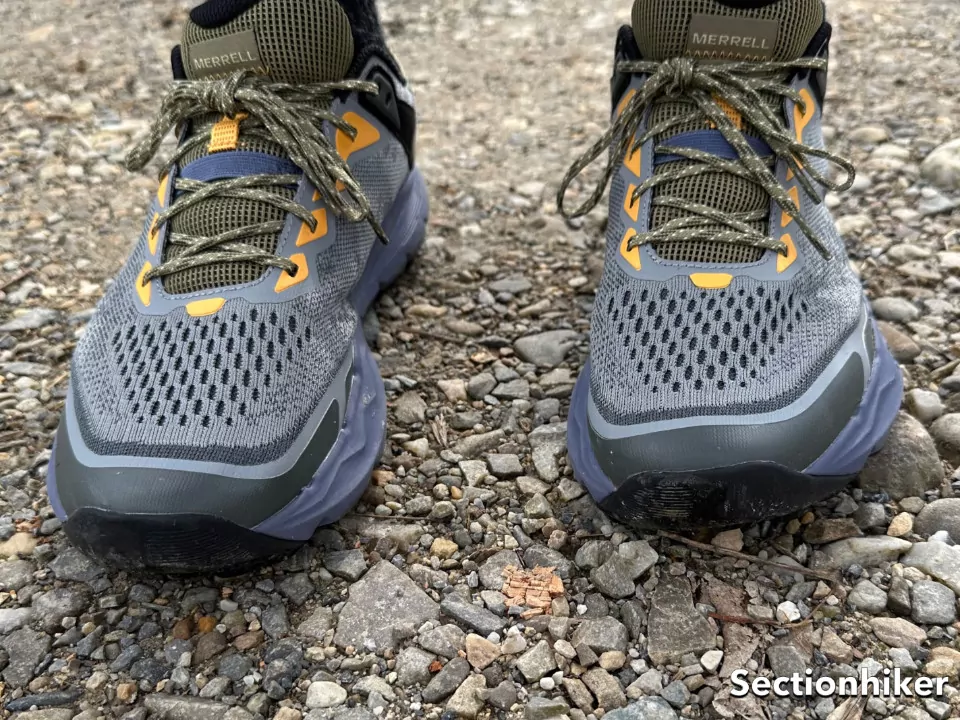 Le Nova 4 a une bonne protection contre les coups de pied.