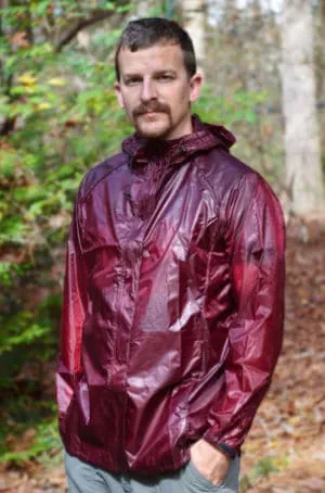 Veste de pluie de gigantesque au cœur