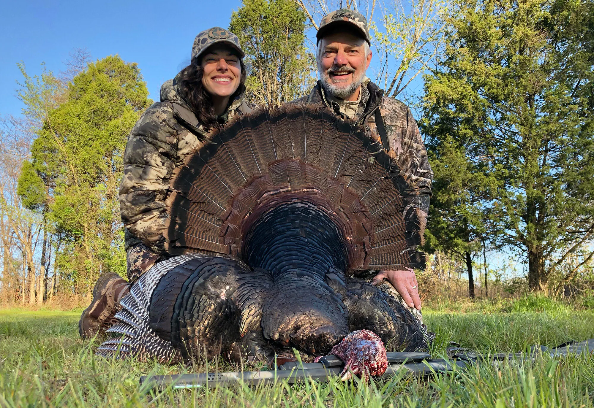 Natalie Krebs avec son père après une chasse à la dinde.