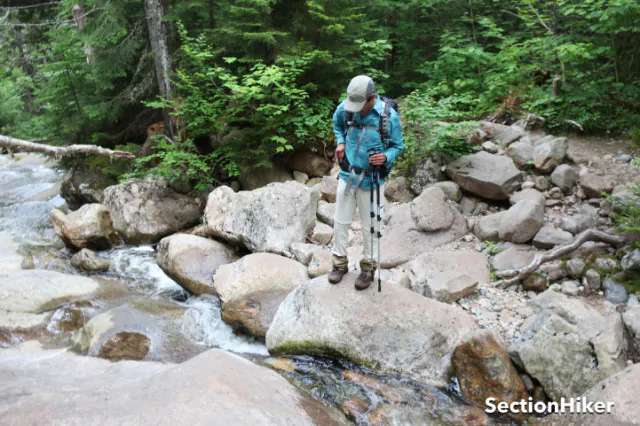 Scout une traversée de cours d'eau