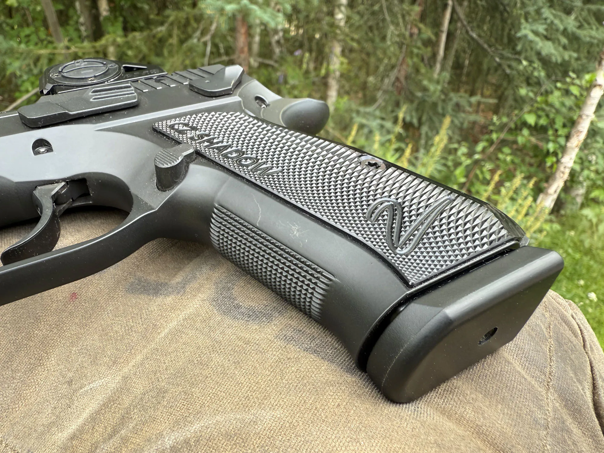 CZ Shadow 2 porte l'adhérence