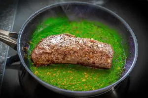 Les produits chimiques pour toujours sont dans votre poisson sauvage et votre gibier. Tu devrais le manger de toute façon