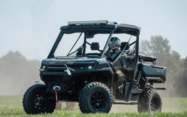 Vue latérale du défenseur CAN-AM XT