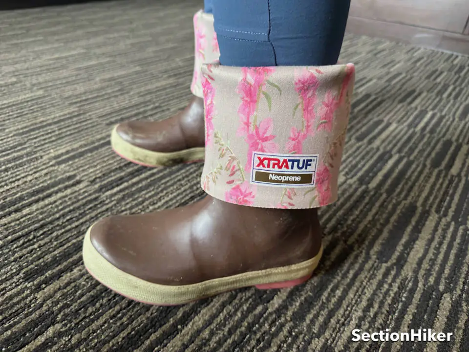 La botte héritée de 15 pouces de haut peut être baissée pour une utilisation plus décontractée et la doublure est disponible en plusieurs motifs, pas seulement en noir.