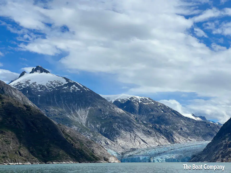 Nos skiffs sont arrivés à moins d'un quart de mile du glacier Dawes