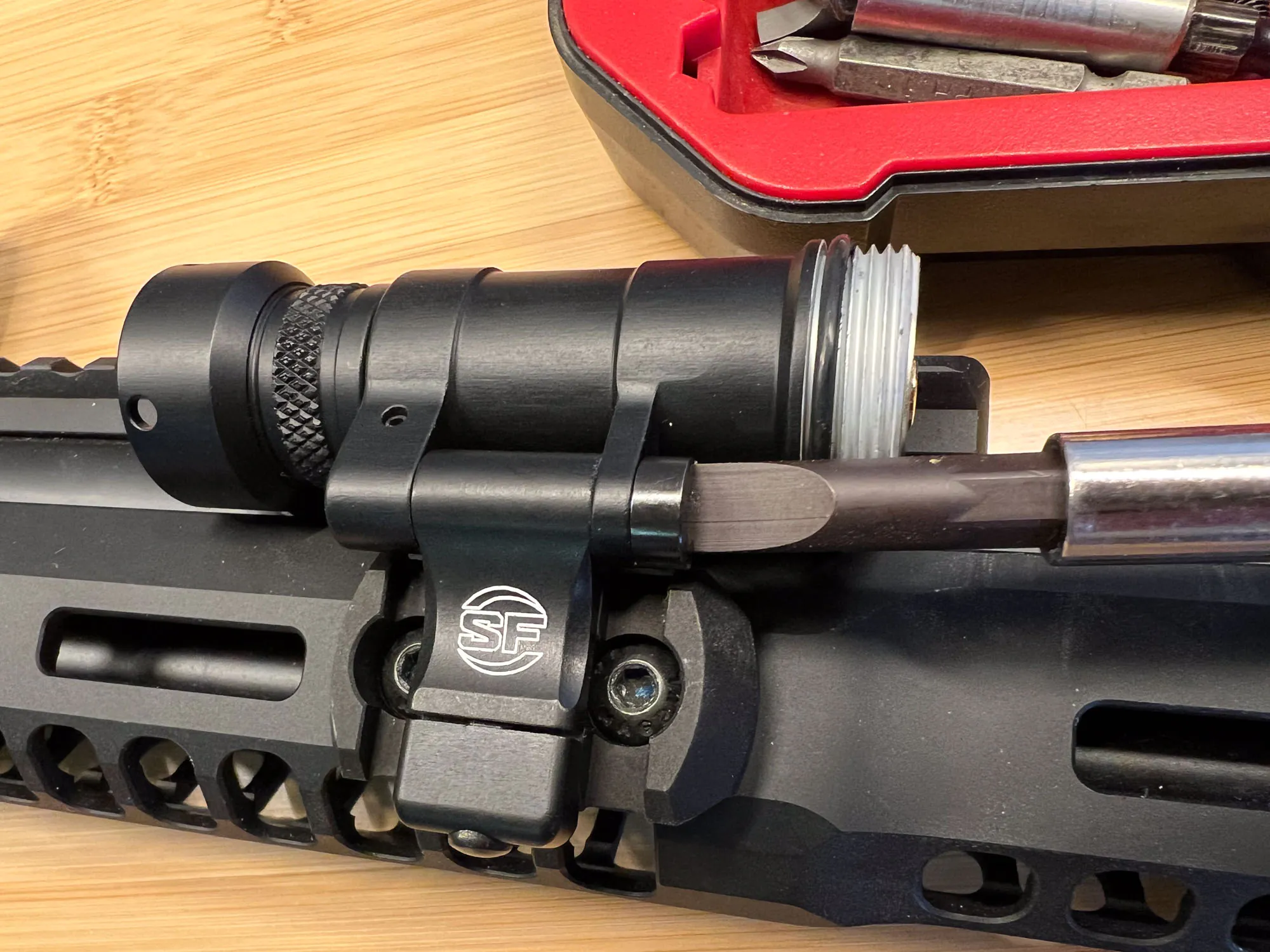 Attacher une lumière d'arme