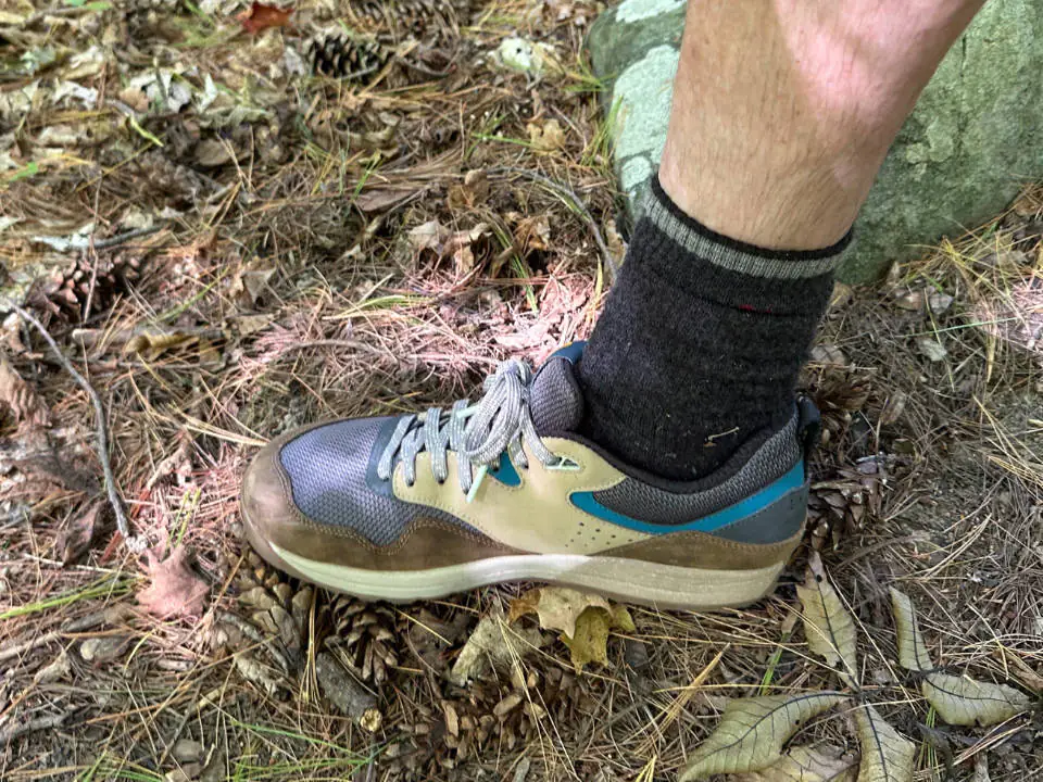 Les points de contrainte sur les tiges de maille sont recouverts de cuir pour une durabilité supplémentaire
